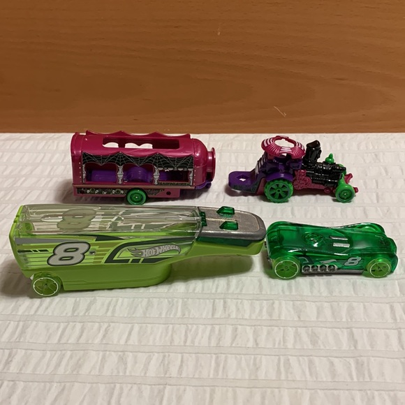 Super Rigs Haulers by Hot Wheels and Mattel - Picture 15 of 16